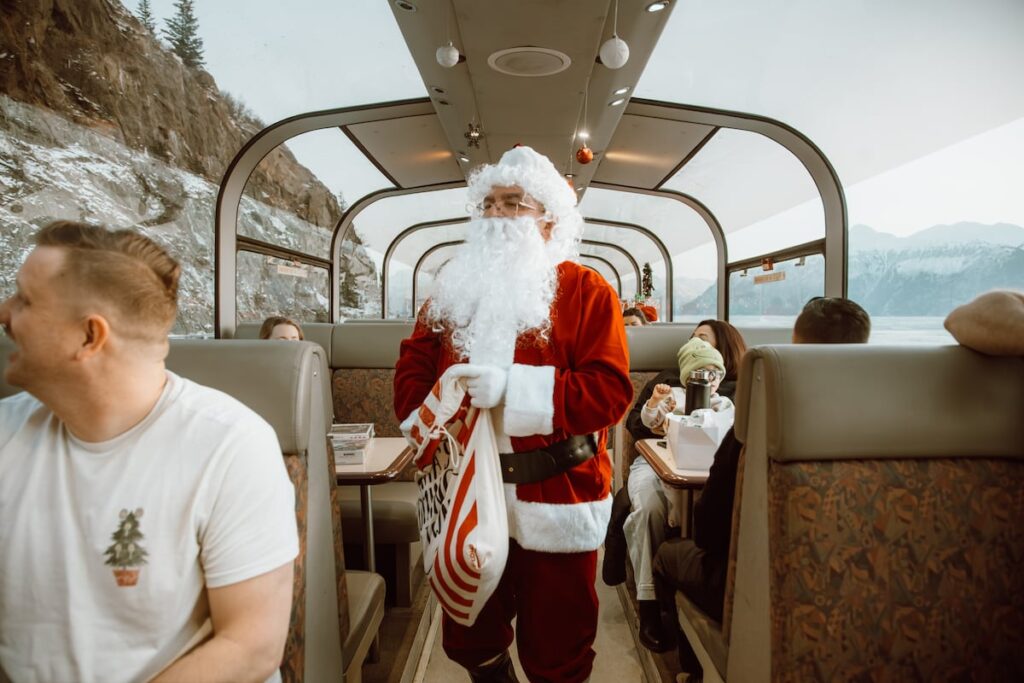 Santa’s elves have been busy bringing cheer to military families Santa’s elves have been busy bringing cheer to military families