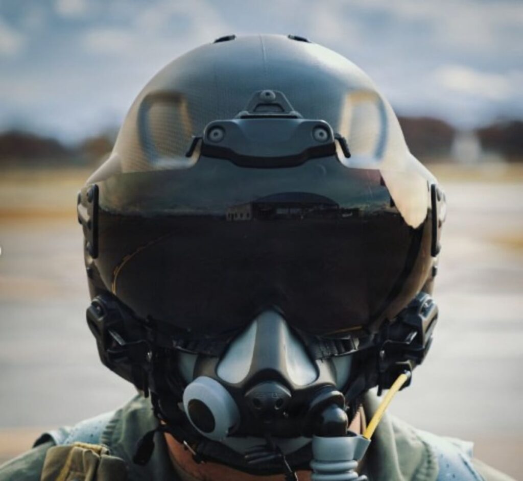 Navy orders new fixed-wing pilot helmets Navy orders new fixed-wing pilot helmets