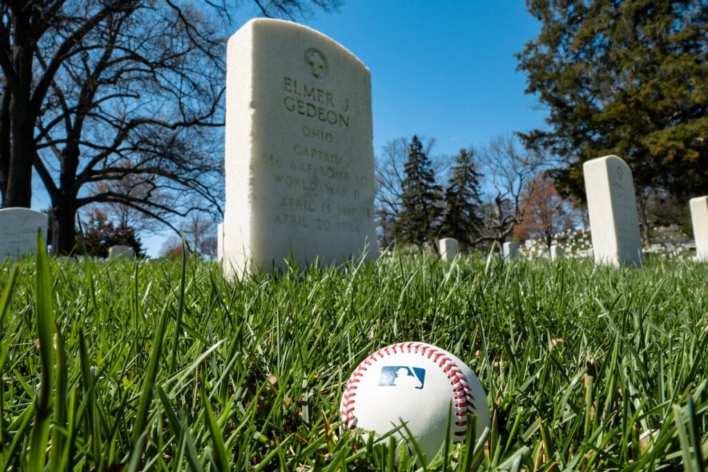 The Nationals honor baseball players turned citizen soldiers in Arlington tribute