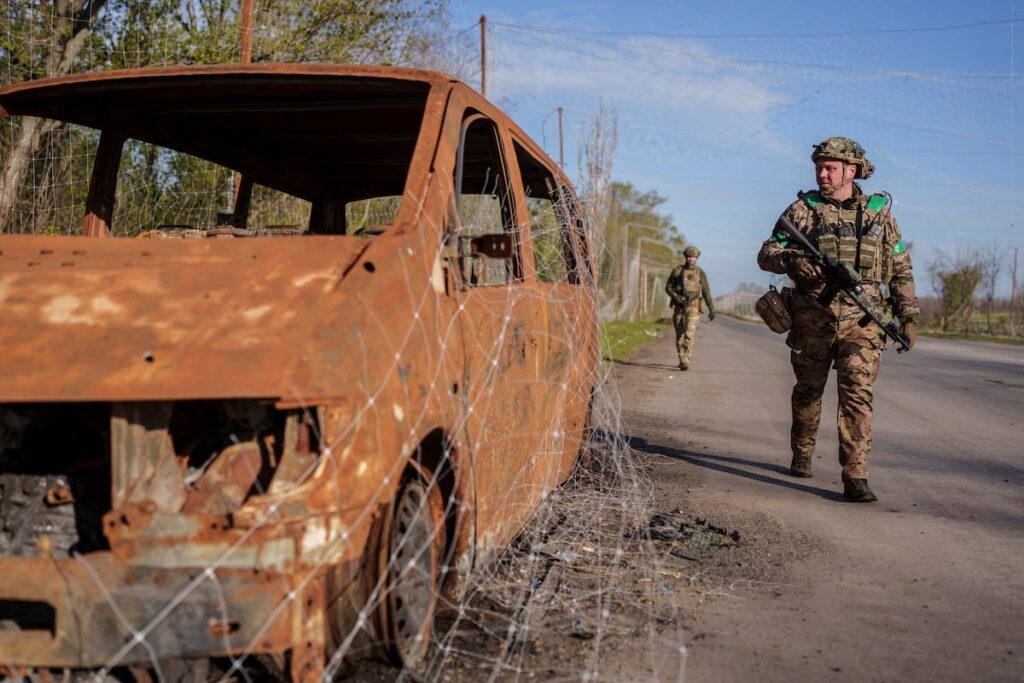 Ukraine and Russia fight on despite US-mediated ceasefire Ukraine and Russia fight on despite US-mediated ceasefire