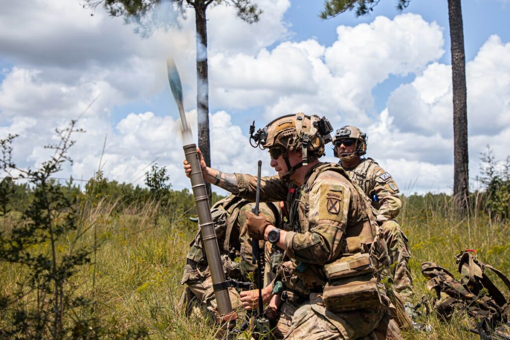 Army mortar crews trade laptops for phone app Army mortar crews trade laptops for phone app