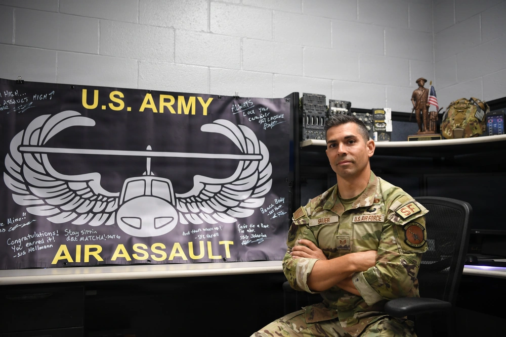 Staff sergeant becomes only airman in his class to complete Army Air Assault School Staff sergeant becomes only airman in his class to complete Army Air Assault School