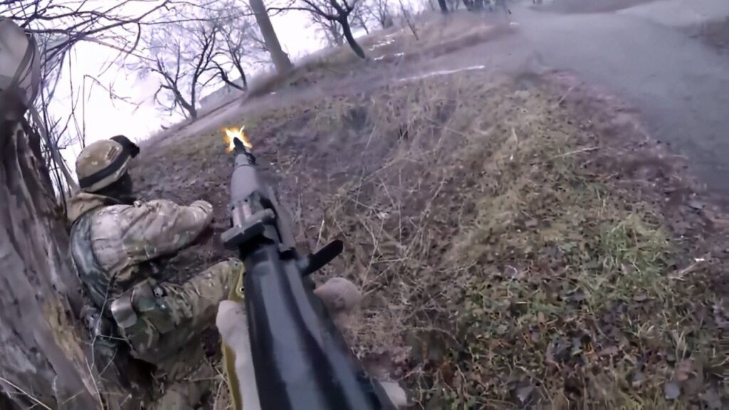 🔴 UKRAINE WAR – Russian Infantry Assault Fails So Horribly That Russian Commander Beats His Own Men