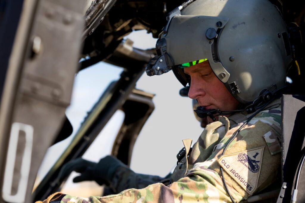 Army offers bonuses topping 0K to keep aviation warrant officers in uniform Army offers bonuses topping 0K to keep aviation warrant officers in uniform