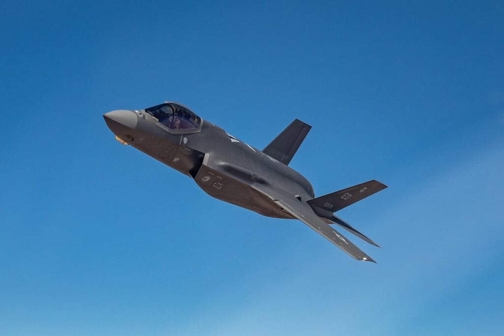 Pentagon, Lockheed agree to 10-year deal for 850 F-35 jets Pentagon, Lockheed agree to 10-year deal for 850 F-35 jets
